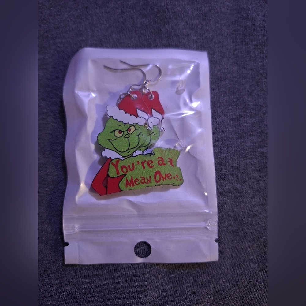 The Grinch, Earrings